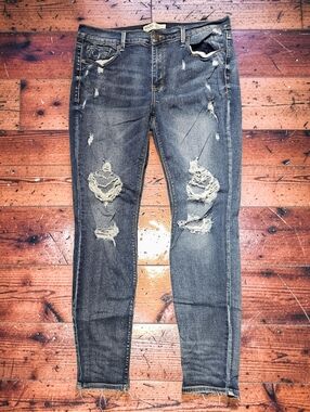 MUDD Dark Blue Low Rise Skinny Jeans. Size 15/28inseam.